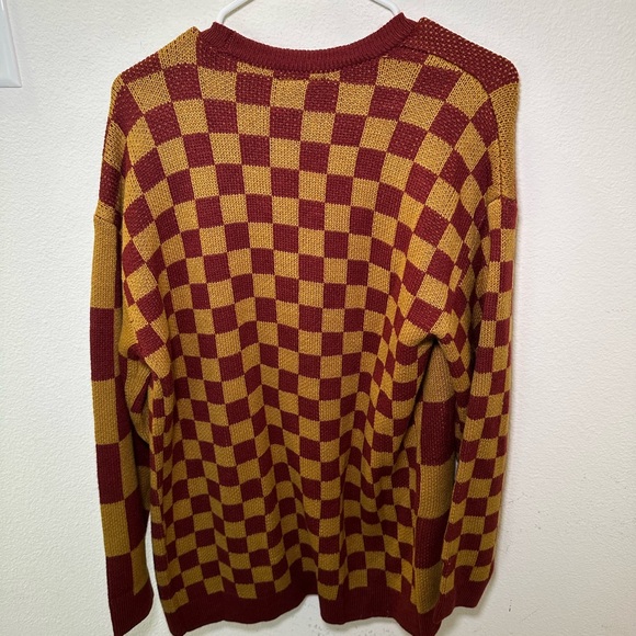 NWT Harry Potter Gryffindor Embroidered Button Up Unisex Cardigan - Picture 12 of 12